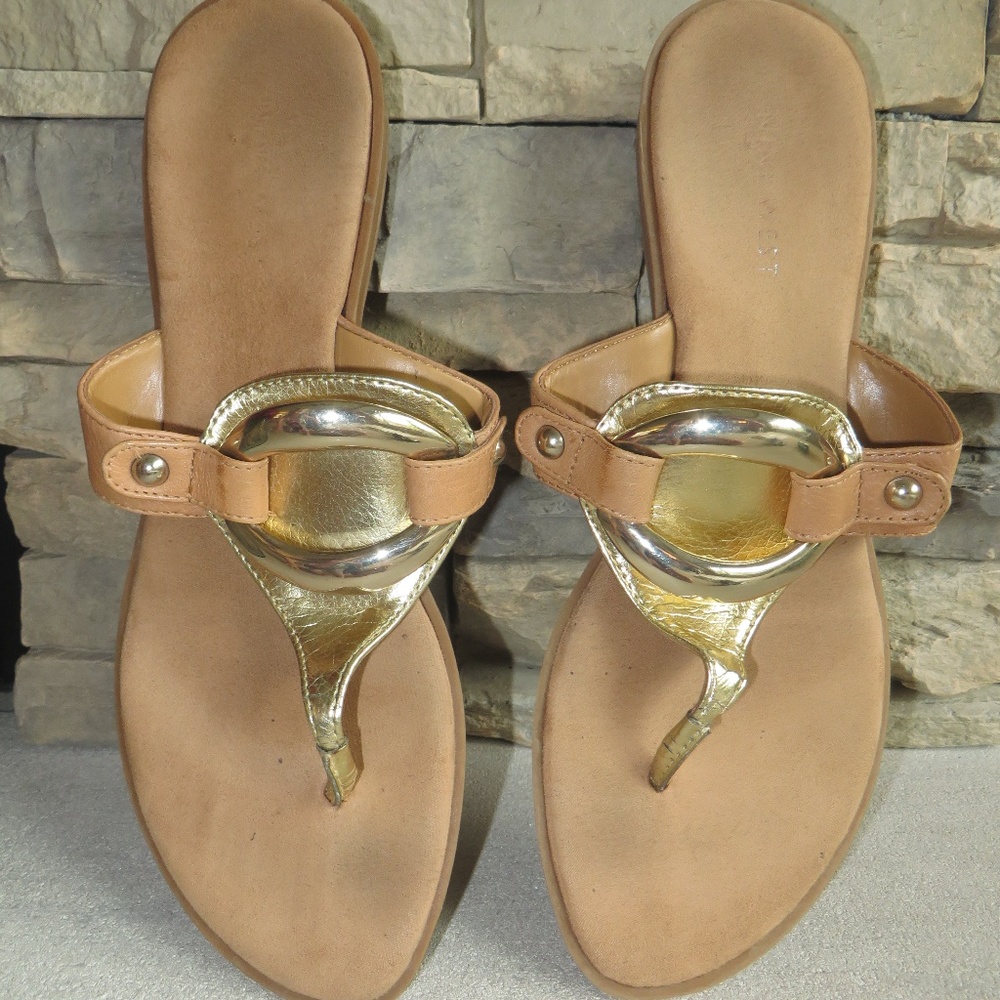Nine West Gold and Silver Thong Sandal Size 6.5